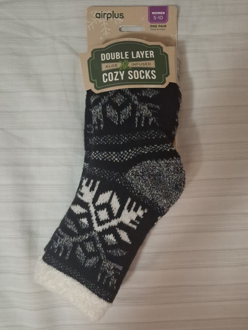 Airplus Women's Black & White Double-Layer Cozy Socks